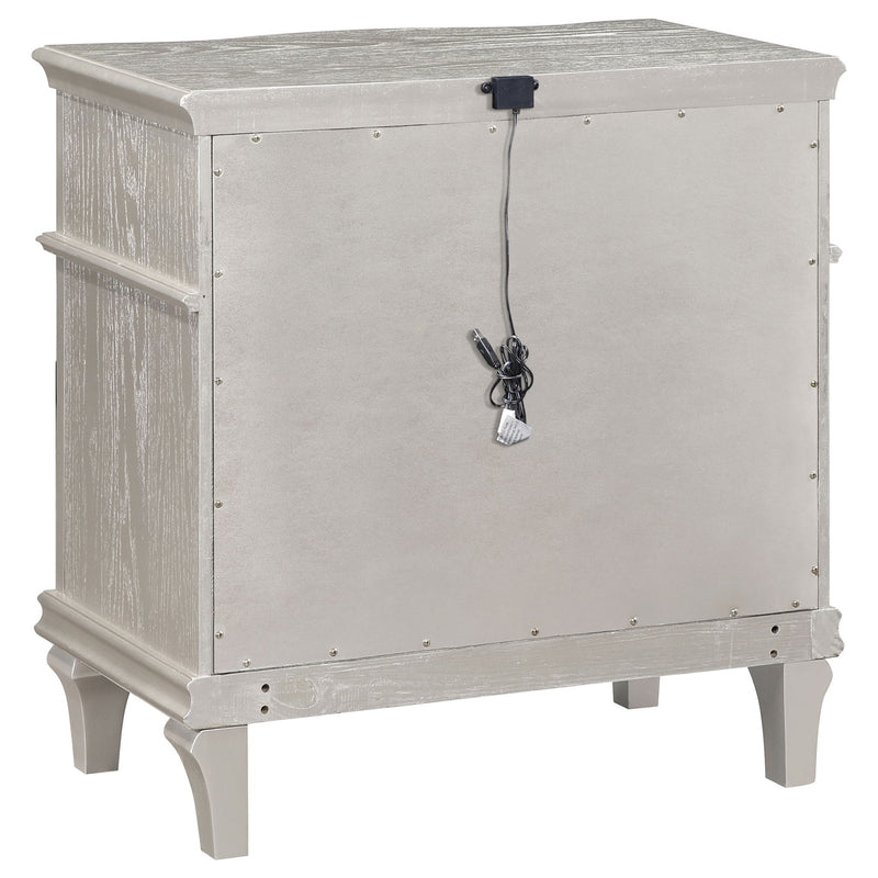 Evangeline - 3 Drawer Nightstand - Oak