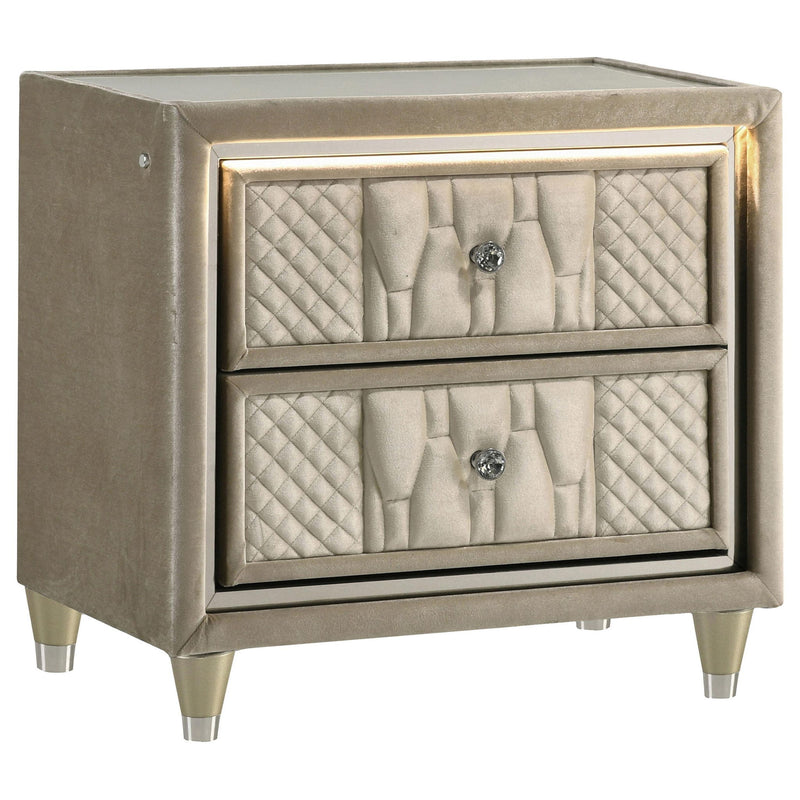 Lorient 4-piece Eastern King Bedroom Set Ivory and Camel