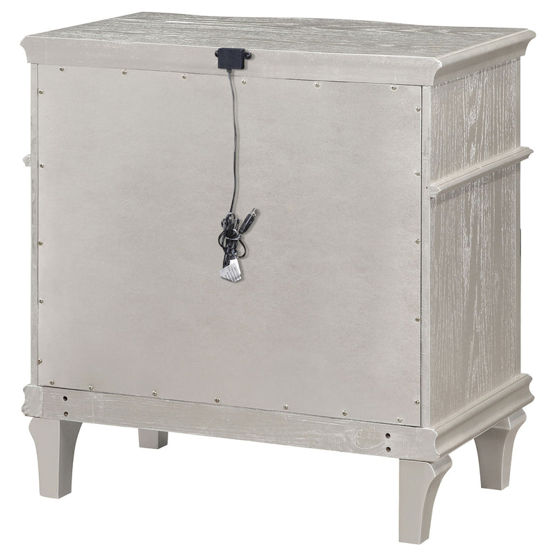 Evangeline - 3 Drawer Nightstand - Oak