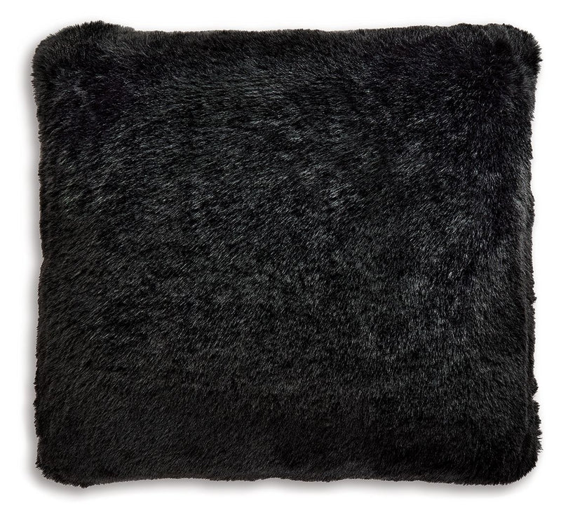 Gariland - Faux Fur Pillow